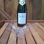 Nyaraló Charming Workshop With Jacuzzi Near Saint-emilion Branne