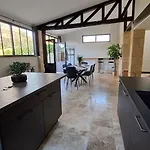 Charming Workshop With Jacuzzi Near Saint-emilion * Branne