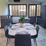 Nyaraló Charming Workshop With Jacuzzi Near Saint-emilion Branne