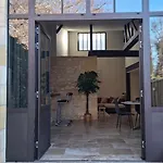 Charming Workshop With Jacuzzi Near Saint-emilion Nyaraló