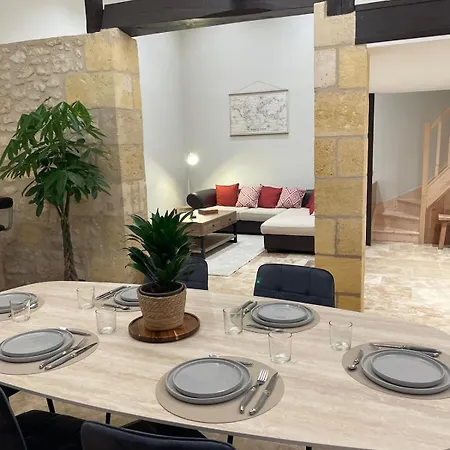 Charming Workshop With Jacuzzi Near Saint-emilion 펜션