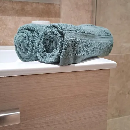 Charming Workshop With Jacuzzi Near Saint-emilion Nyaraló