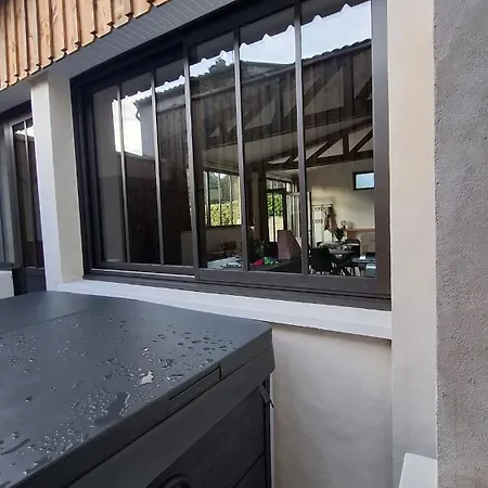 Charming Workshop With Jacuzzi Near Saint-emilion Branne (Gironde)