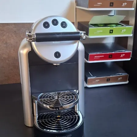 Charming Workshop With Jacuzzi Near Saint-emilion 펜션