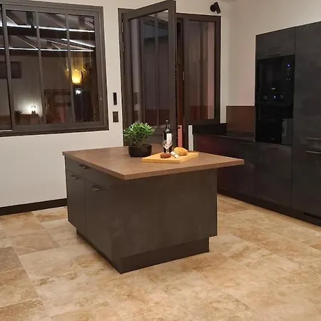 Charming Workshop With Jacuzzi Near Saint-emilion * Branne (Gironde)