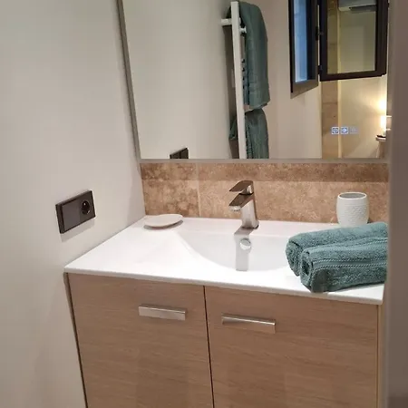 Feriehus Atelier Climatise Avec Jacuzzi Et Parking Prive Branne (Gironde)