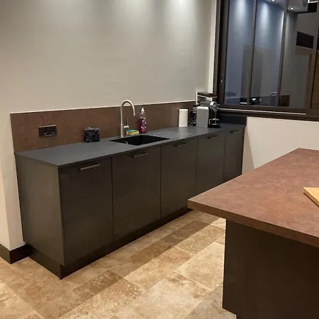 Charming Workshop With Jacuzzi Near Saint-emilion * Branne (Gironde)