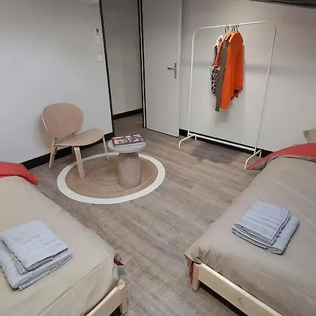 Atelier Climatise Avec Jacuzzi Et Parking Prive Branne (Gironde)