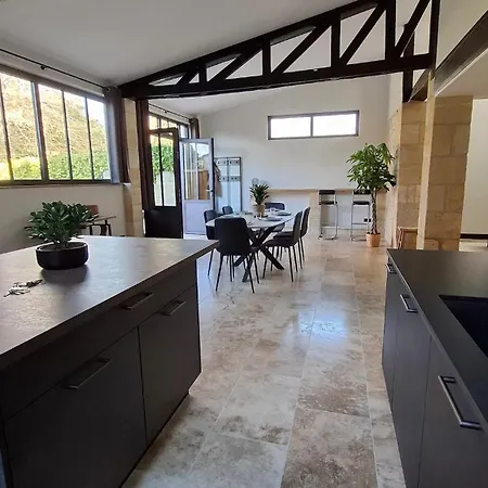 Charming Workshop With Jacuzzi Near Saint-emilion * Branne (Gironde)