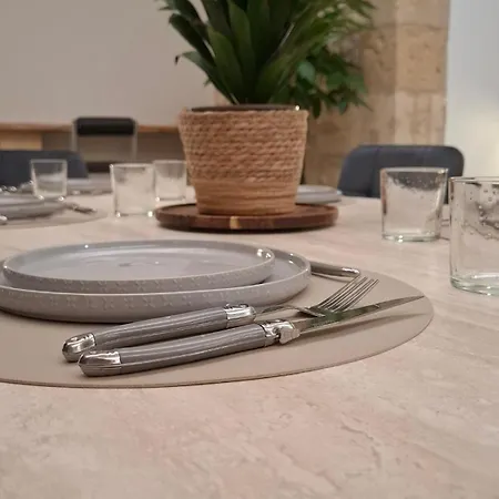 Charming Workshop With Jacuzzi Near Saint-emilion 펜션 *