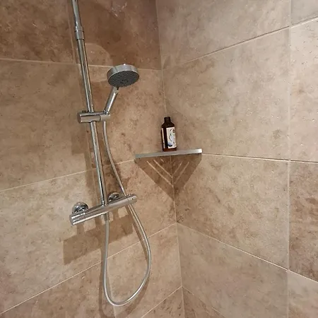 Charming Workshop With Jacuzzi Near Saint-emilion 펜션 *