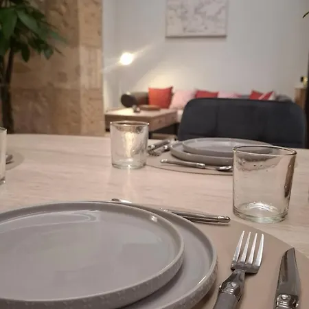 Charming Workshop With Jacuzzi Near Saint-emilion 펜션 Branne (Gironde)