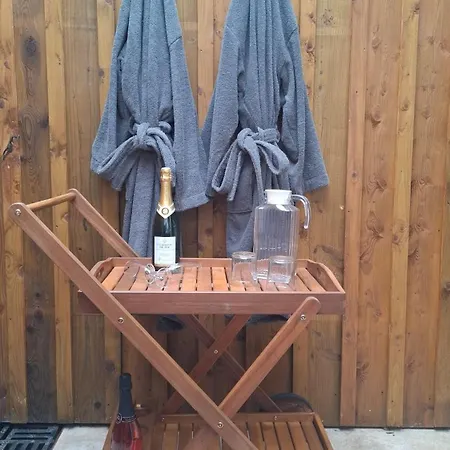 Holiday home Charming Workshop With Jacuzzi Near Saint-emilion Branne (Gironde)