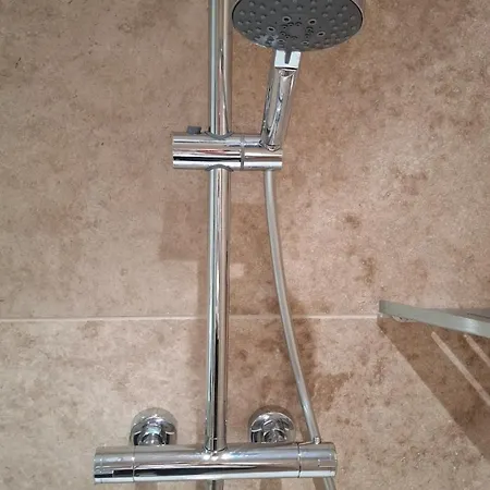 Charming Workshop With Jacuzzi Near Saint-emilion 펜션 Branne (Gironde)