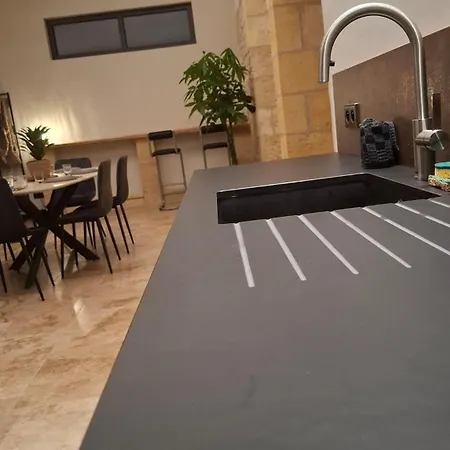 펜션 Charming Workshop With Jacuzzi Near Saint-emilion Branne (Gironde)