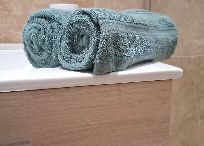 Charming Workshop With Jacuzzi Near Saint-emilion Holiday home