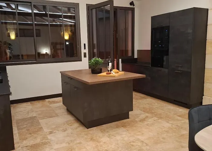 Charming Workshop With Jacuzzi Near Saint-emilion * Branne (Gironde)