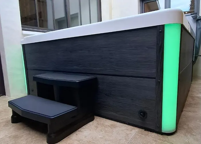 Nyaraló Charming Workshop With Jacuzzi Near Saint-emilion *