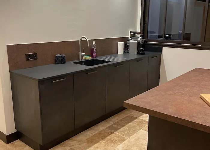 Charming Workshop With Jacuzzi Near Saint-emilion * Branne