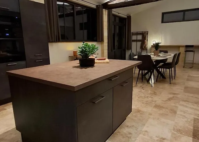 Charming Workshop With Jacuzzi Near Saint-emilion *