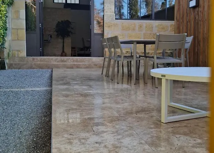 Holiday home Charming Workshop With Jacuzzi Near Saint-emilion