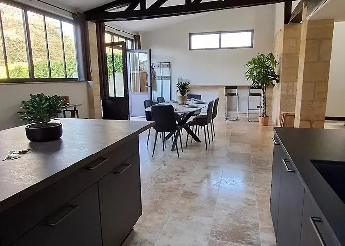 Charming Workshop With Jacuzzi Near Saint-emilion * Branne