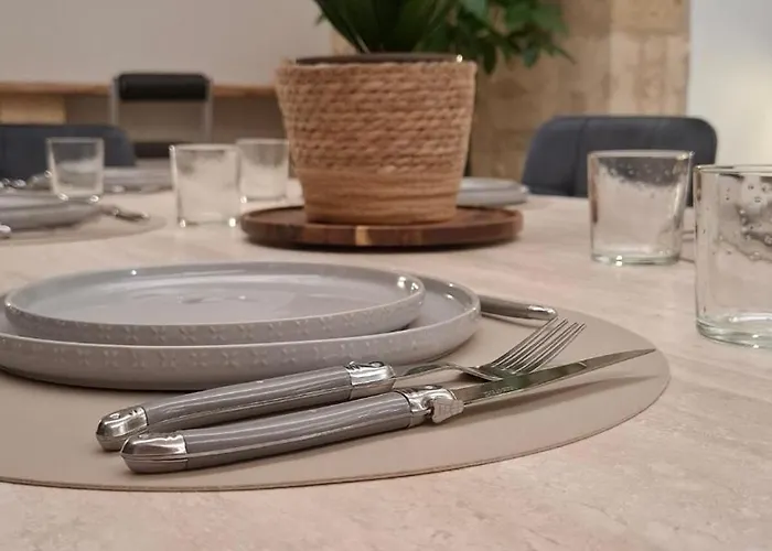 Charming Workshop With Jacuzzi Near Saint-emilion Nyaraló *