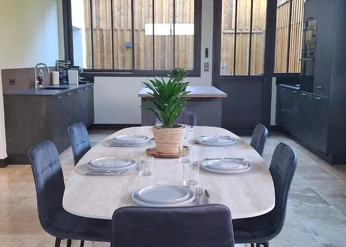 Holiday home Charming Workshop With Jacuzzi Near Saint-emilion Branne (Gironde)