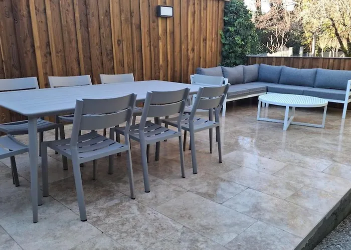 Charming Workshop With Jacuzzi Near Saint-emilion Holiday home *