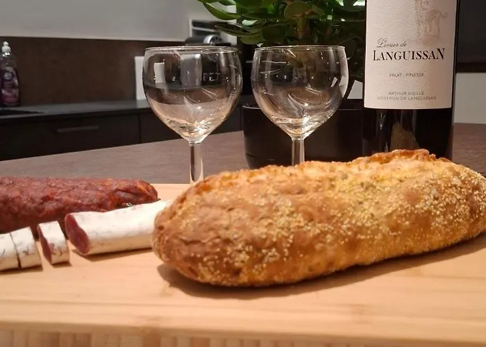 Nyaraló Charming Workshop With Jacuzzi Near Saint-emilion Branne